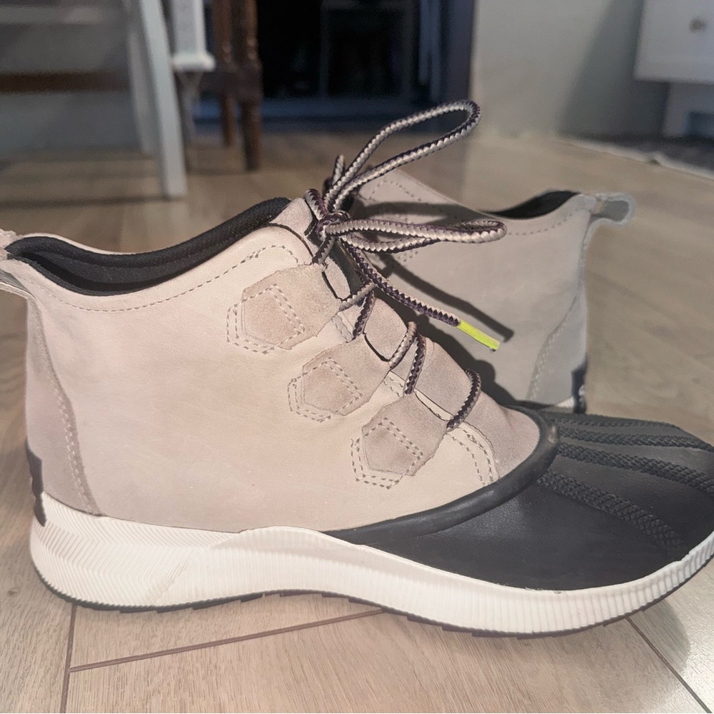 Sorrel Out N About IV classic waterproof boots.